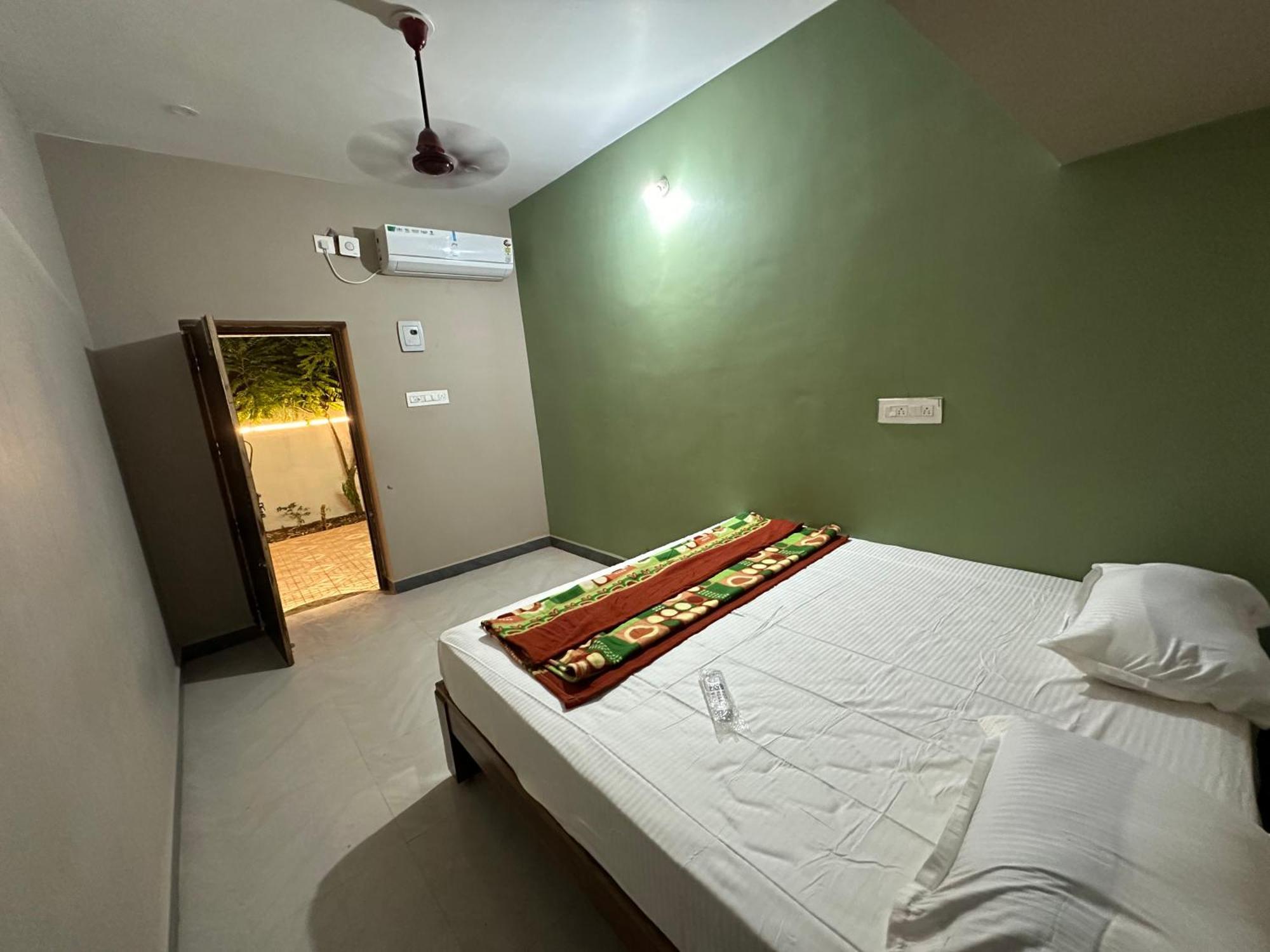 Arunachala Sashwin Guest House Tiruvannamalai Bagian luar foto
