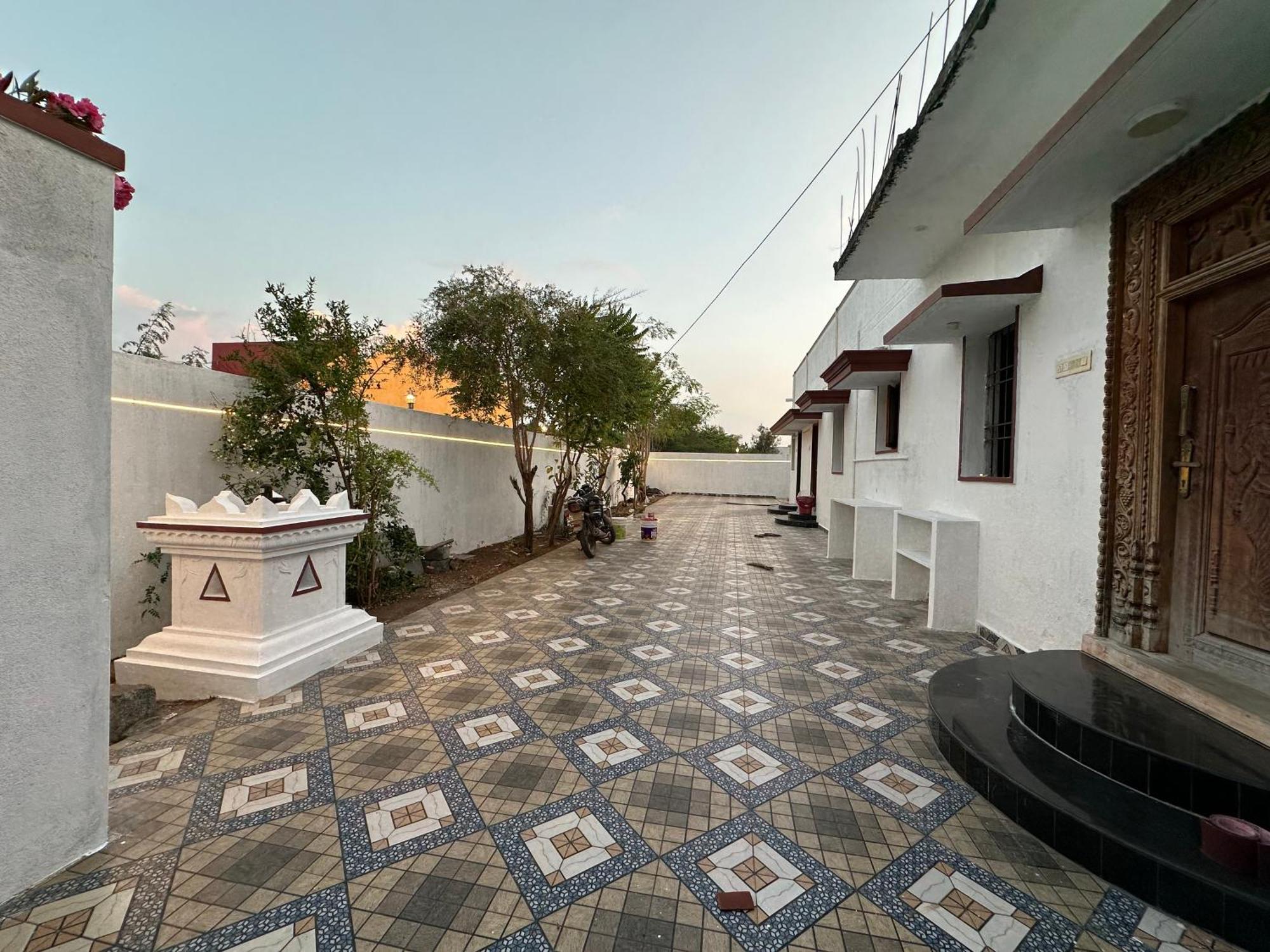 Arunachala Sashwin Guest House Tiruvannamalai Bagian luar foto